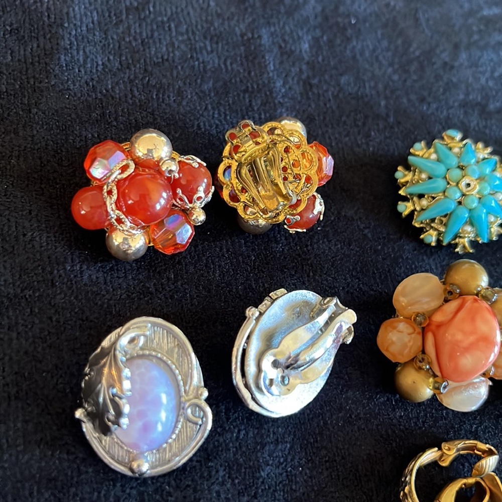 Vintage clip earrings - Picture 2 of 5